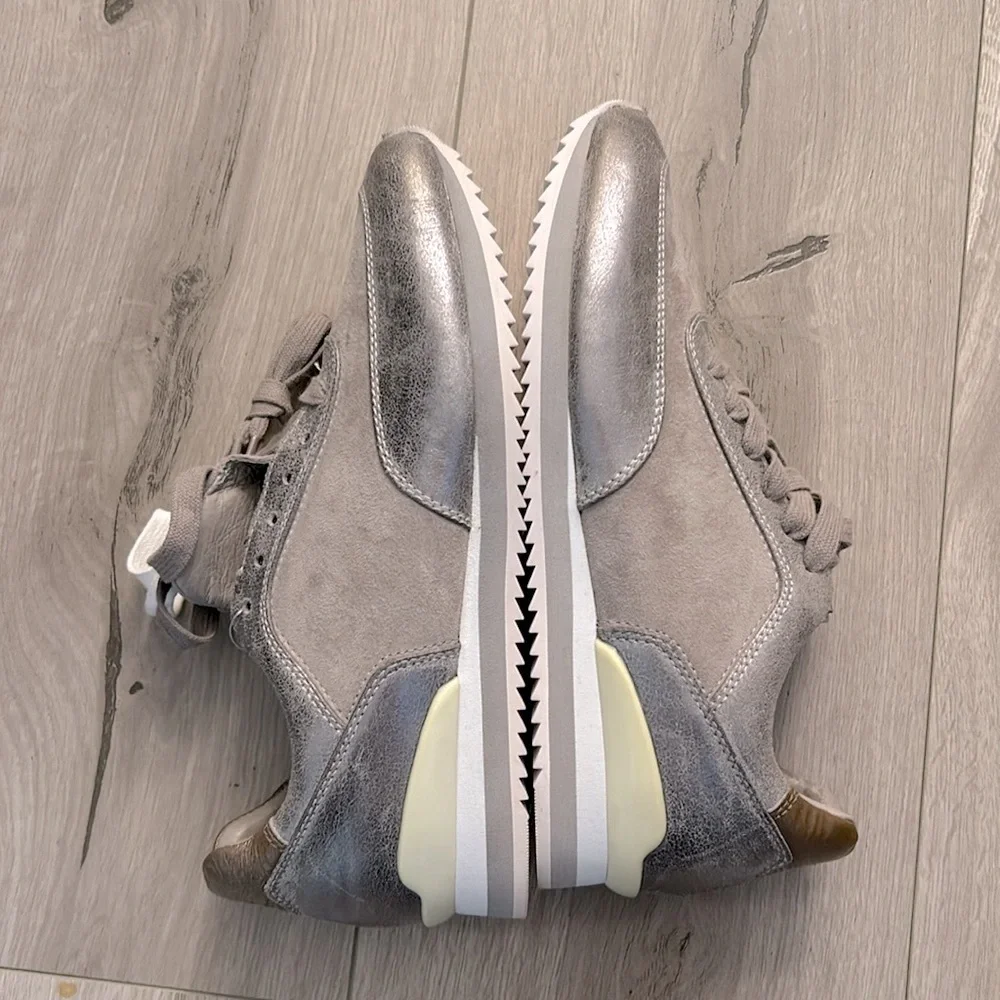 New Johnston & Murphy Gray + White Silver Athletic Lace Up Sneakers - Picture 7 of 17